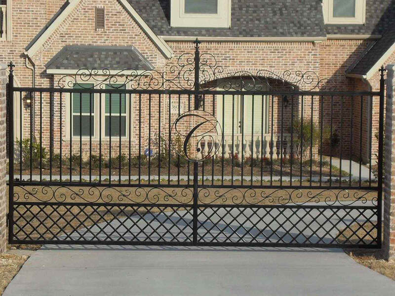 Custom Fence and Gate Fabrication in Cross Roads Texas
